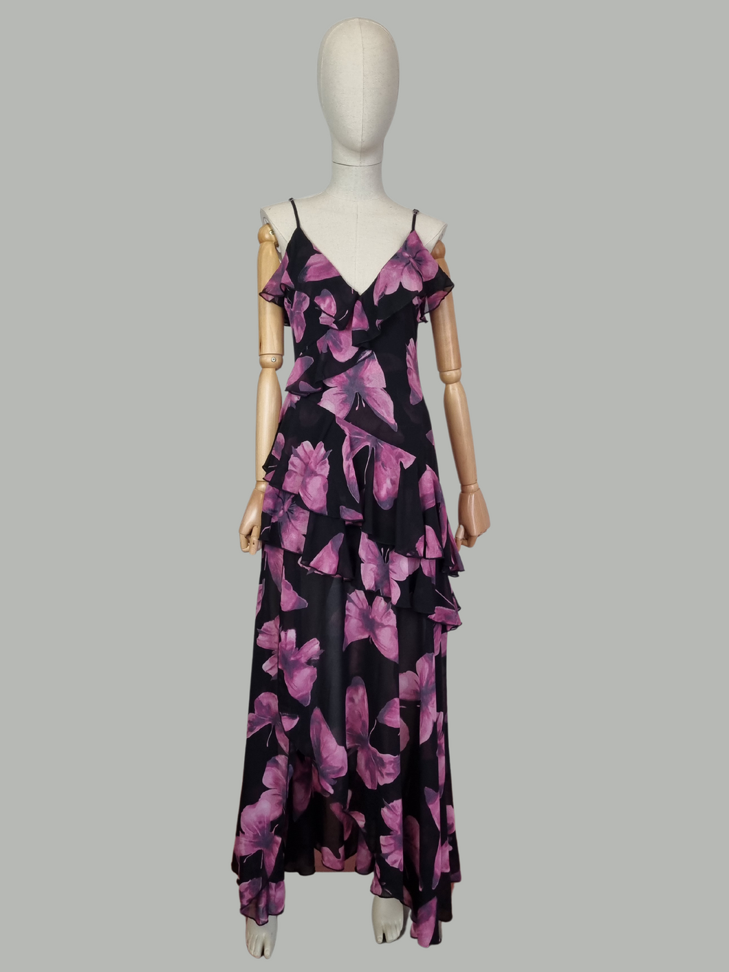 Vestido maxi negro con flores moradas