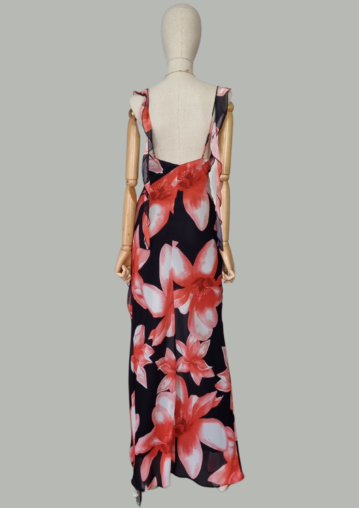 Boutique Vestido Vestido Negro Corto Con Flores Rojas Vestido