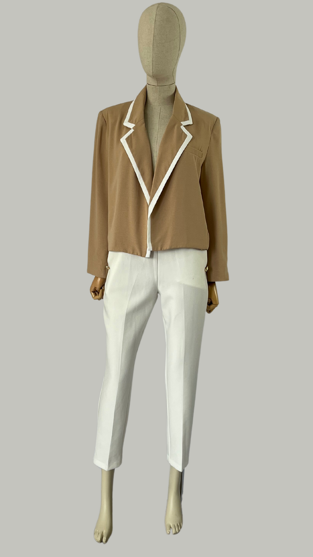 Blazer linea blanca en beige