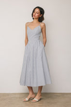 Cargar imagen en el visor de la galería, Issel Midi Dress

