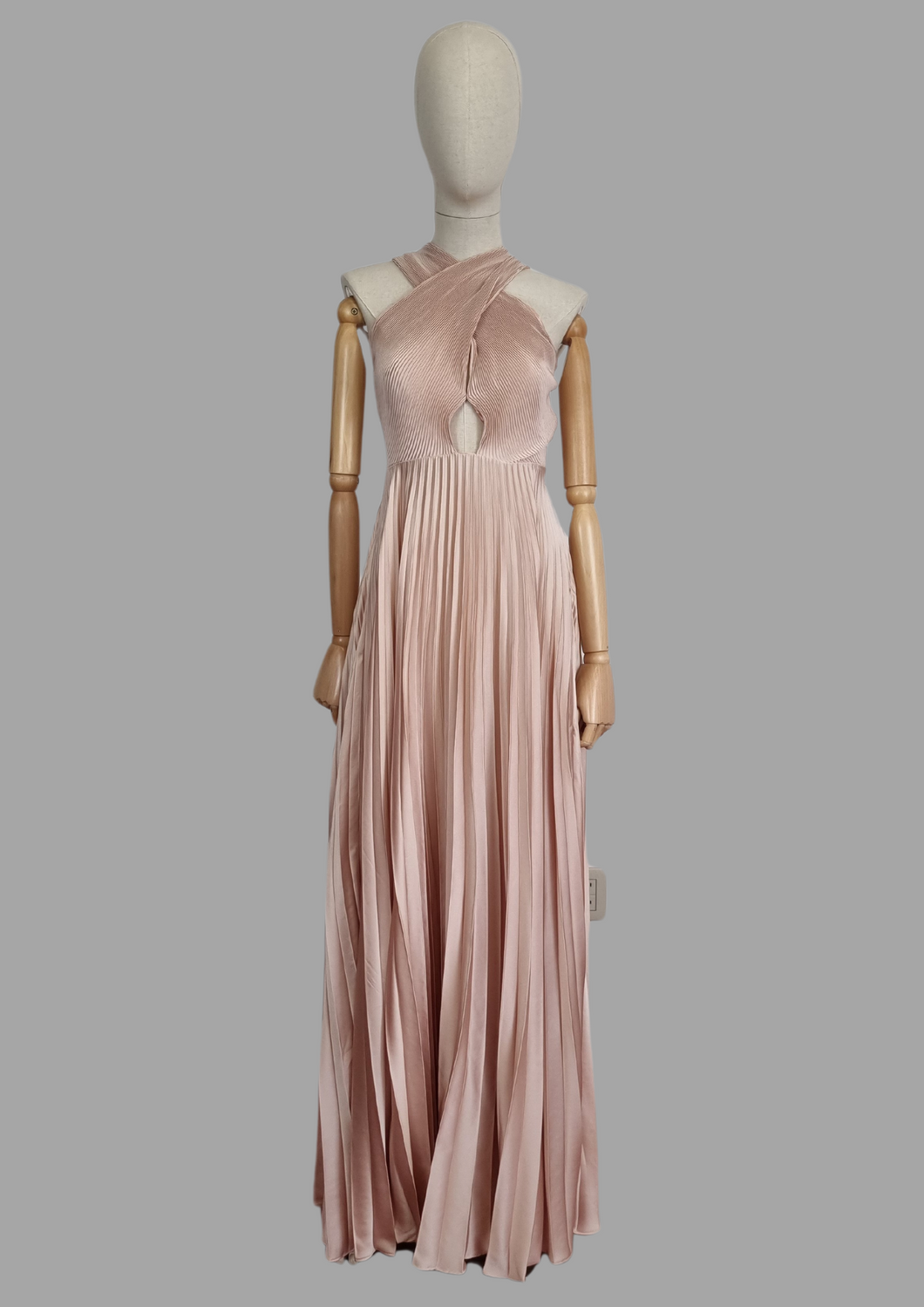 Vestido maxi plisado nude