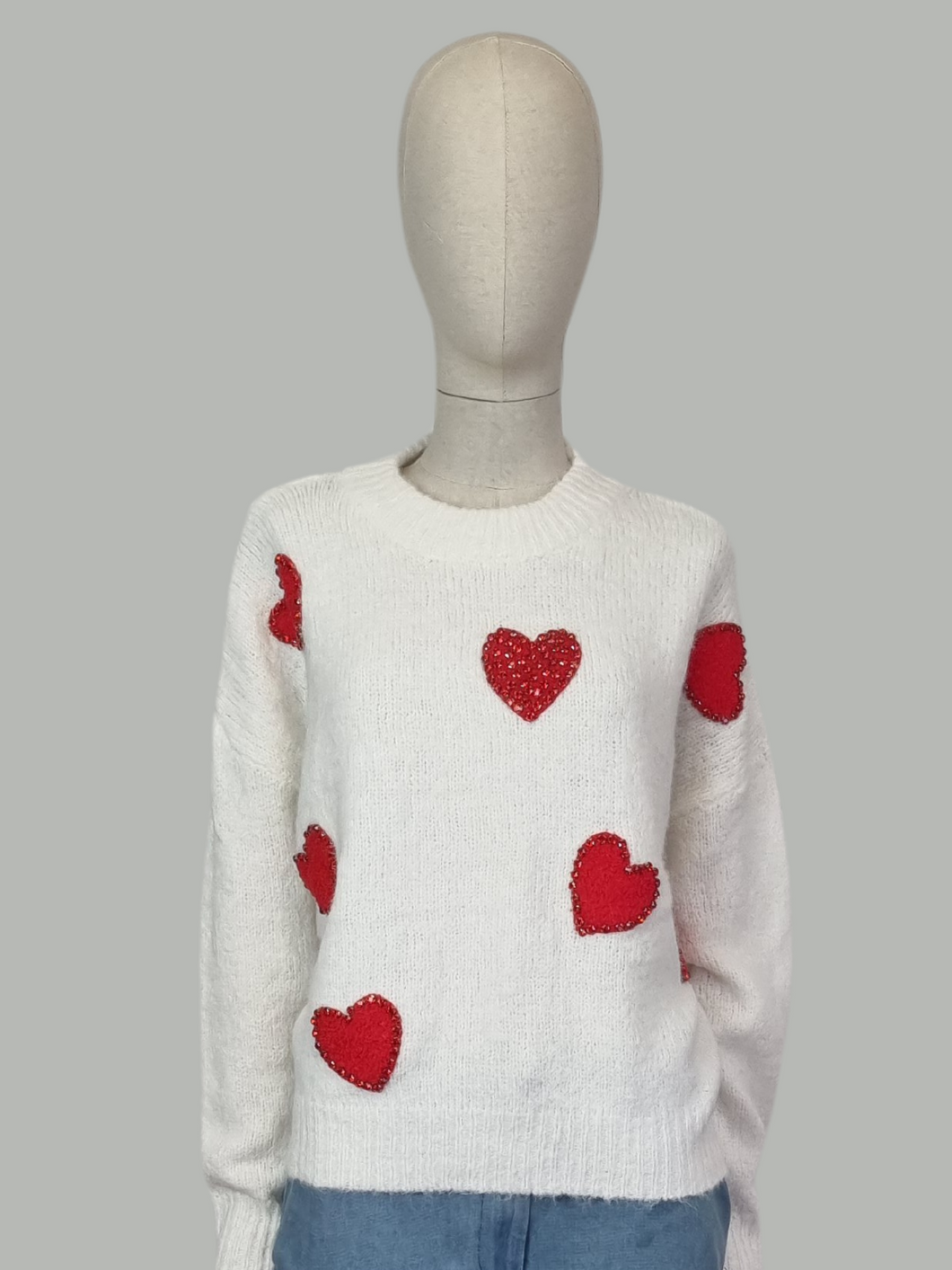 Sueter ivory con corazones rojos