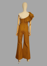 Load image into Gallery viewer, Jumpsuit amarillo mostaza una manga con olanes
