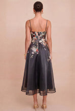 Cargar imagen en el visor de la galería, Evora Midi Dress
