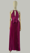 Load image into Gallery viewer, Vestido Formal Fucshia Brillos en Cuello
