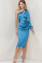 Load image into Gallery viewer, Gleam Midi Dress
