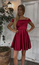 Load image into Gallery viewer, Reily Dress
