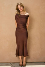 Load image into Gallery viewer, Sienna Midi Dress
