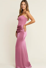 Load image into Gallery viewer, Rosseti Dress
