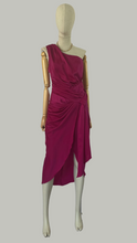 Load image into Gallery viewer, Vestido satin de una manga rosa

