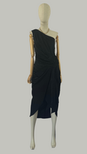 Load image into Gallery viewer, Vestido satin de una manga negro

