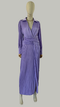 Load image into Gallery viewer, Vestido manga larga lila plisado
