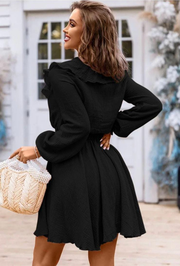 Vestido Negro Olanes al frente Mangas Largas