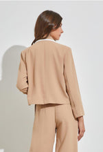 Load image into Gallery viewer, Blazer linea blanca en beige
