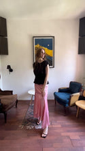 Load image into Gallery viewer, Falda midi rosa
