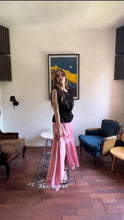 Load image into Gallery viewer, Falda midi rosa
