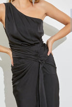 Load image into Gallery viewer, Vestido satin de una manga negro
