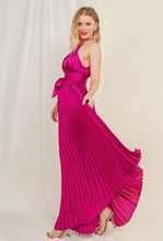 Load image into Gallery viewer, Vestido Formal Fucshia Brillos en Cuello
