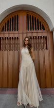 Cargar imagen en el visor de la galería, Corinne Ivory Dress
