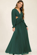 Cargar imagen en el visor de la galería, Soleya Green Dress
