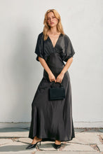 Cargar imagen en el visor de la galería, Nahira Dress
