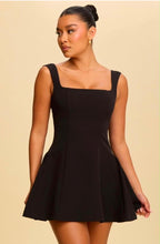 Cargar imagen en el visor de la galería, Anya Black Dress
