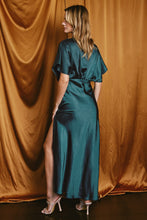 Cargar imagen en el visor de la galería, Nahira Dress
