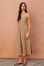 Cargar imagen en el visor de la galería, Issel Midi Dress
