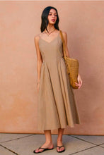 Cargar imagen en el visor de la galería, Issel Midi Dress
