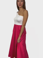 Cargar y reproducir el video en el visor de la galería, Vestido Bicolor Blusa Blanca/ Falda Rosa
