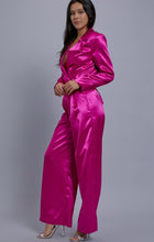 Load image into Gallery viewer, Set pantalón y minisaco rosa satinado
