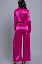 Load image into Gallery viewer, Set pantalón y minisaco rosa satinado
