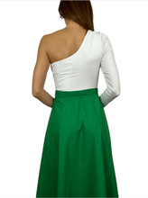 Cargar imagen en el visor de la galería, Vestido Bicolor Blusa Blanca/Falda Verde
