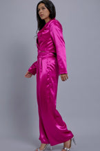 Load image into Gallery viewer, Set pantalón y minisaco rosa satinado
